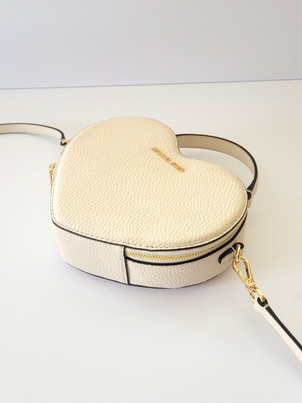Michael Kors Jet Set Travel Small Heart Crossbody Top Handle Light Cream - Picture 4 of 6